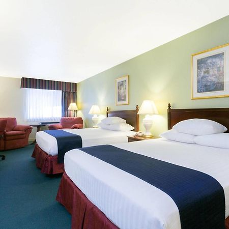 Super 8 By Wyndham Montpelier Hotell Exteriör bild